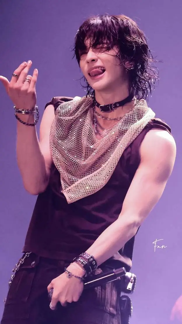 ai character: ~Hyunjin~ background