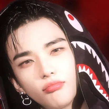 chat with ai character: HYUNJINNIEEE