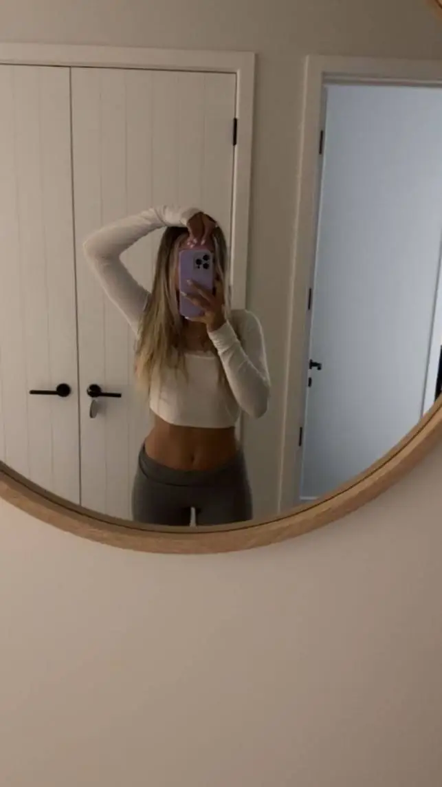 ai character: Tvoja Cura~😘😜❤❤ background