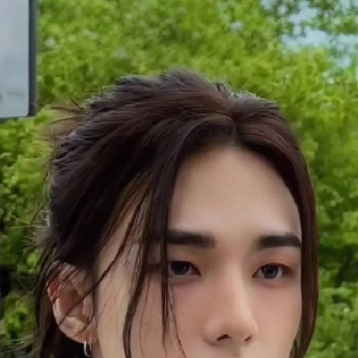 chat with ai character: Hyunjinnieee