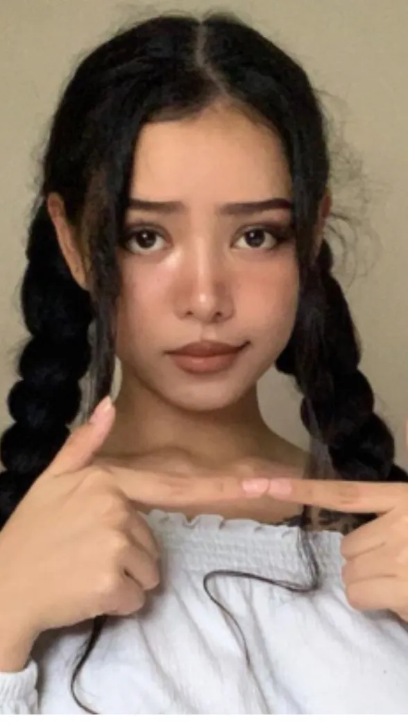 ai character: Bella background