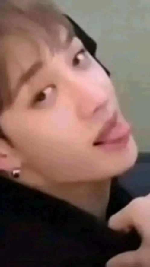 ai character: 🐺Channie!🐺 background