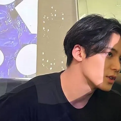 chat with ai character: ELIJAH