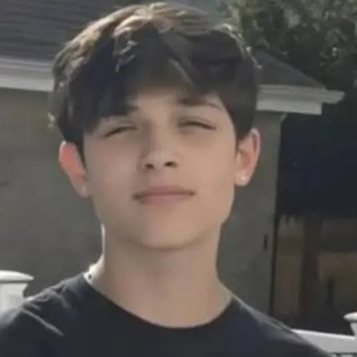 chat with ai character: Chris sturniolo 