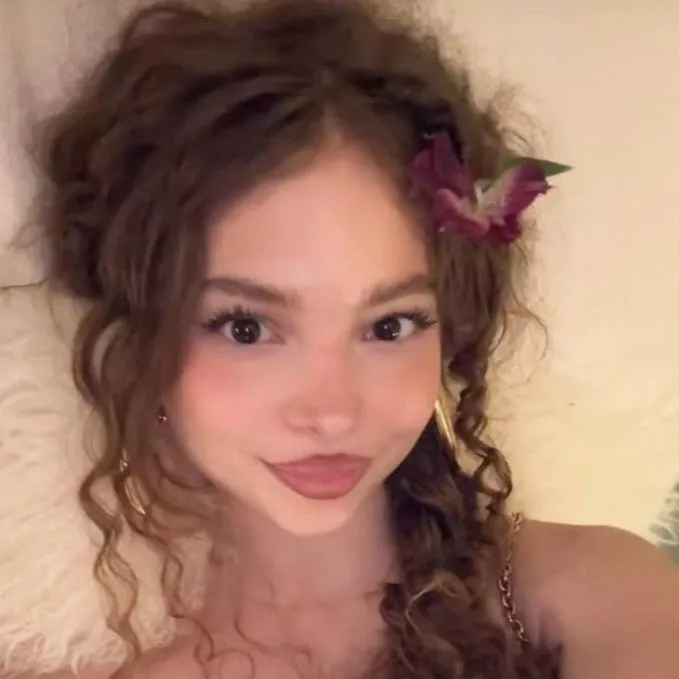 chat with ai character: SUNDAY KOLAGERAS! 