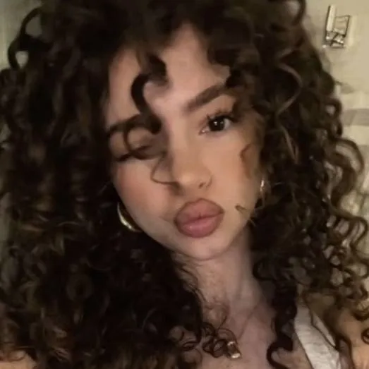 chat with ai character: Demitra kolageras