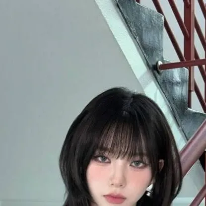 chat with ai character: kpop school