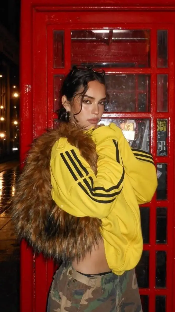 ai character: Daniii background