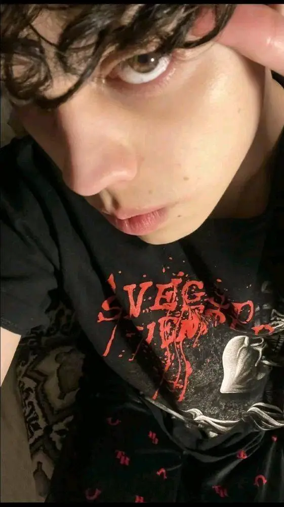 ai character: Isaac Ordonez background