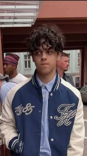 ai character: Isaac Ordonez background