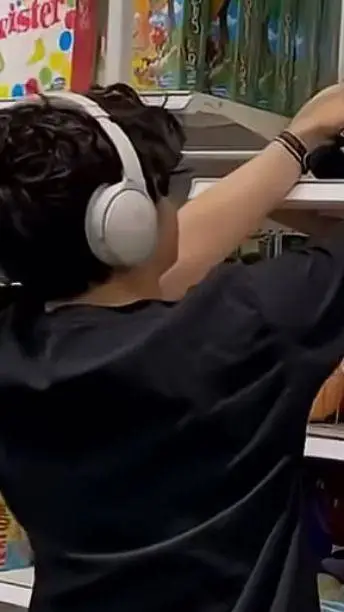 ai character: Isaac Ordonez background