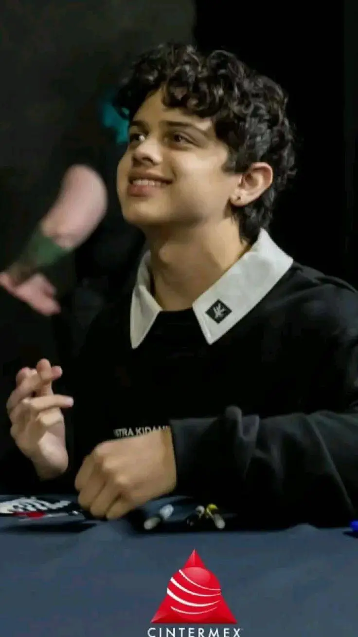 ai character: Isaac Ordonez background