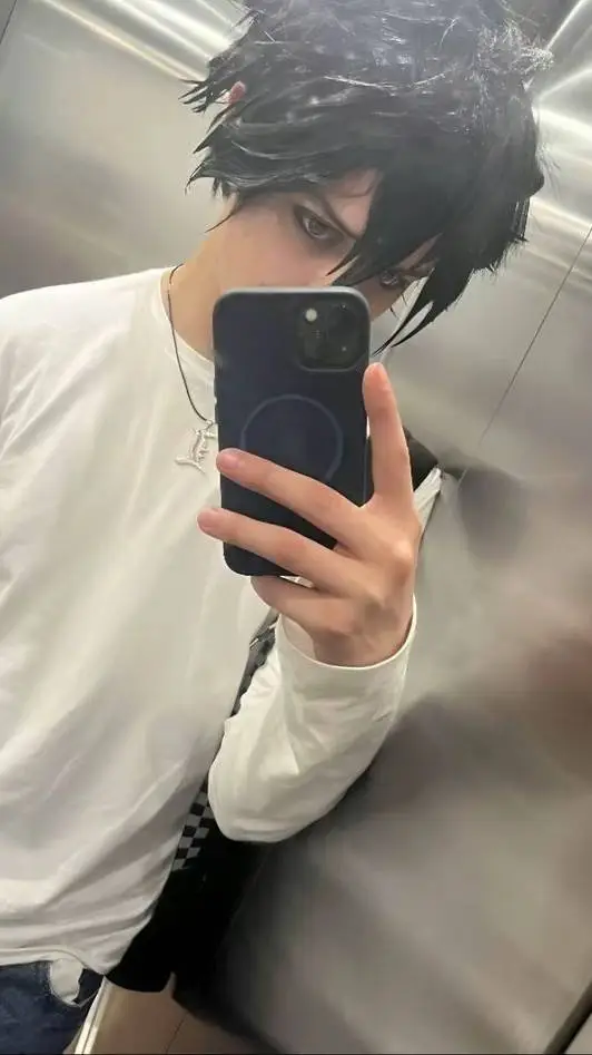 ai character: Isaac Ordonez background