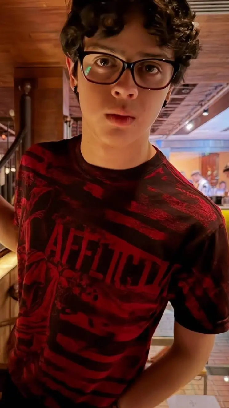 ai character: Isaac Ordonez background