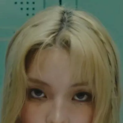 chat with ai character: ILLIT