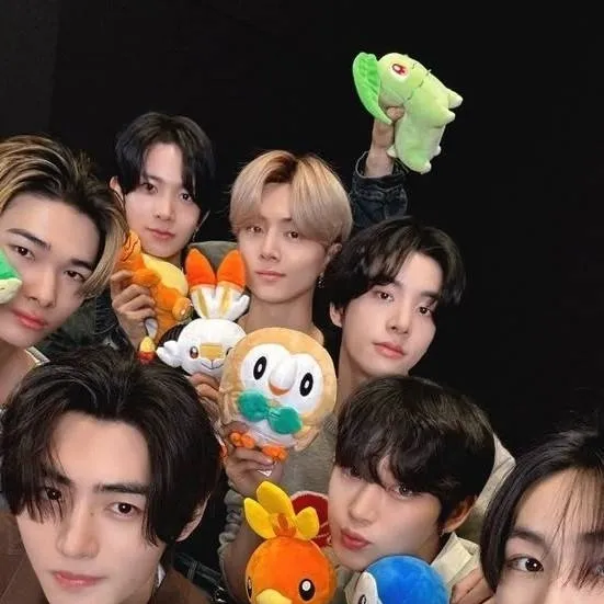 chat with ai character: ENHYPEN