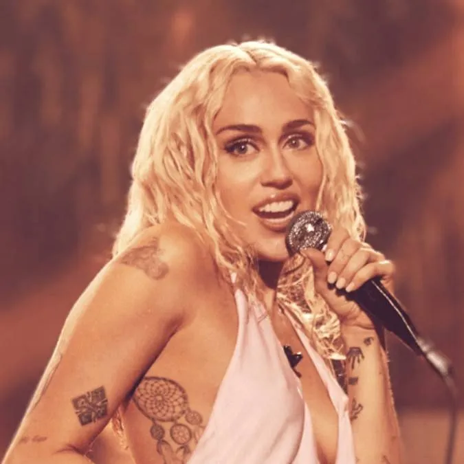 chat with ai character: Miley Cyrus 