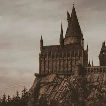 chat with ai character: Hogwarts 🤍✨️