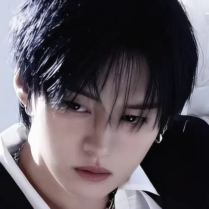 chat with ai character: 🎵𝙼𝚒𝚗𝚑𝚘🎵