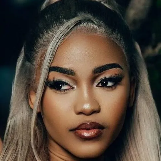 chat with ai character: Zee Nxumalo