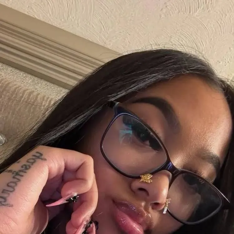 chat with ai character: Sophia