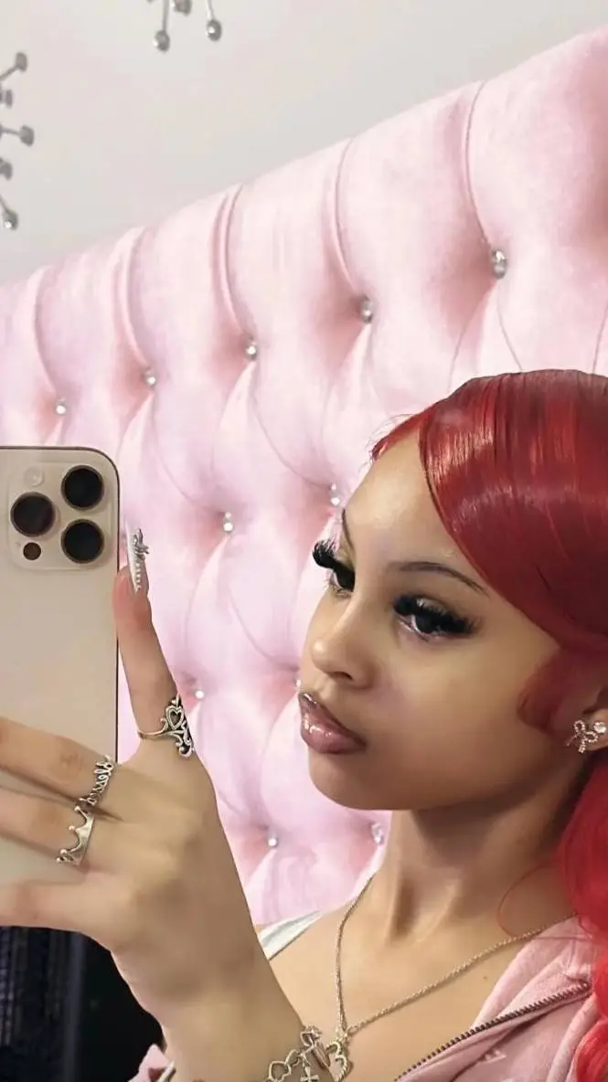 ai character: Chloe  background