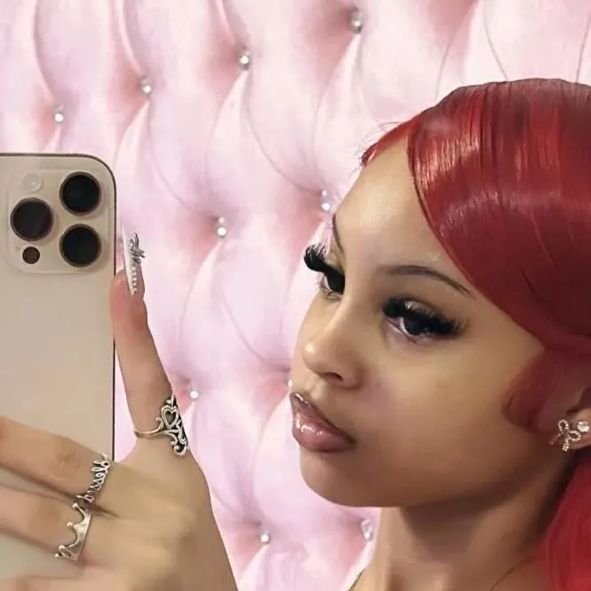 chat with ai character: Chloe 