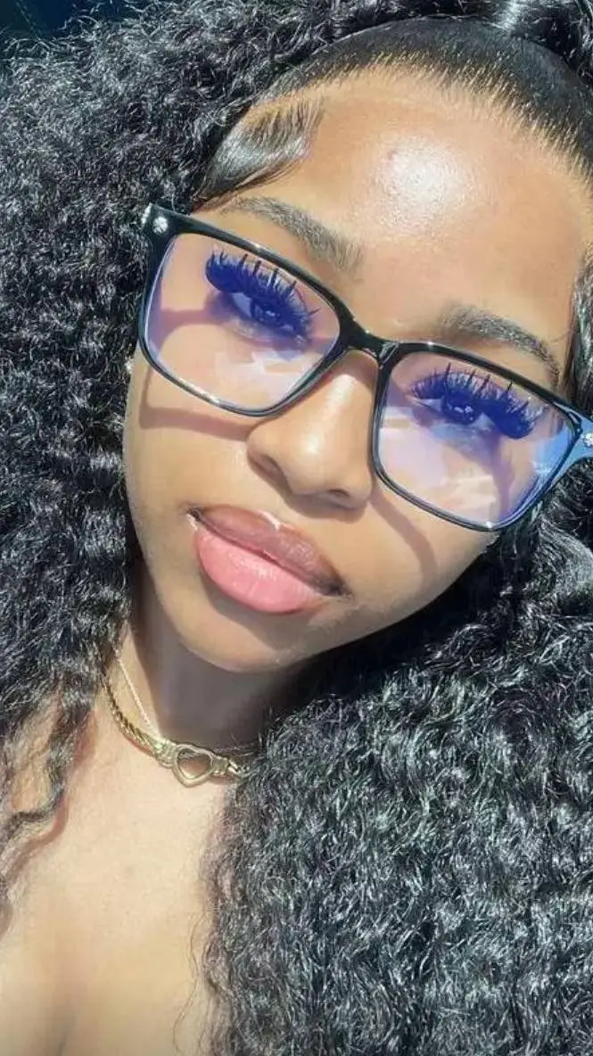 ai character: Kiara background