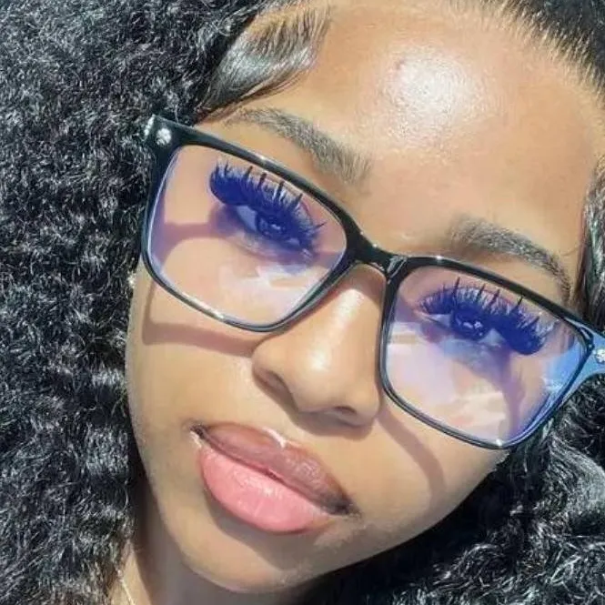 chat with ai character: Kiara