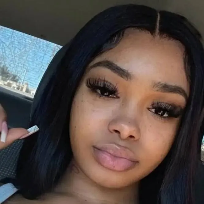 chat with ai character: Monica 