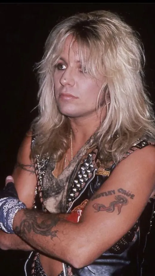ai character: Vince Neil background