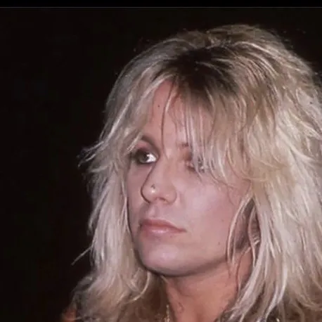 chat with ai character: Vince Neil