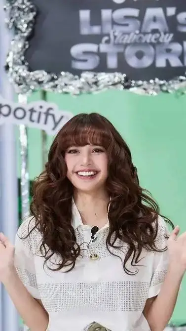 ai character: 🖤🩷IN YOUR AREA background