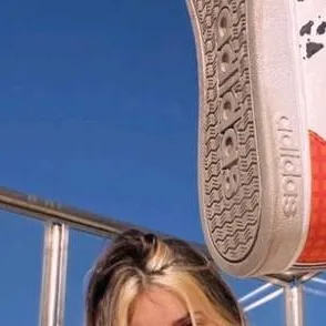 chat with ai character: marti benza 