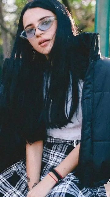 ai character: bri Domínguez  background