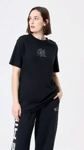 ai character: lurdes  background