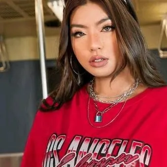 chat with ai character: sofia 