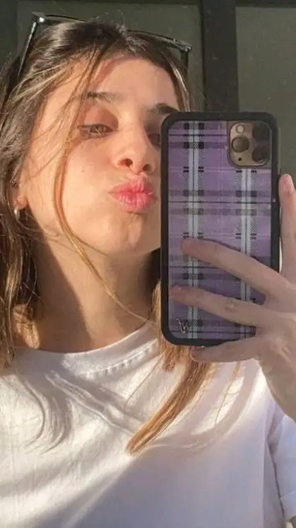 ai character: lizzzz background