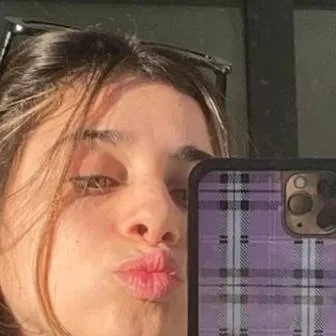 chat with ai character: lizzzz