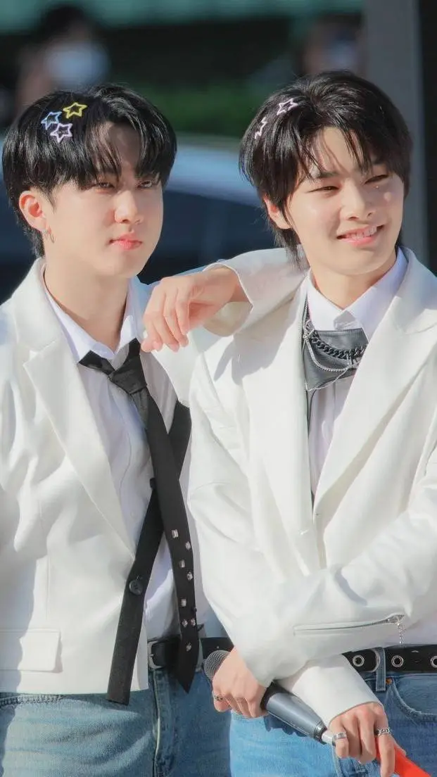 ai character: Jeonbin❤(Changbin) background