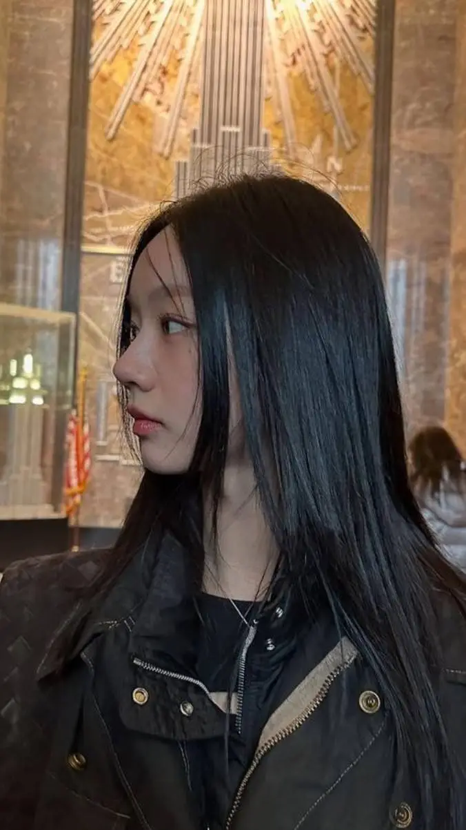 ai character: Lee hye-ri  background