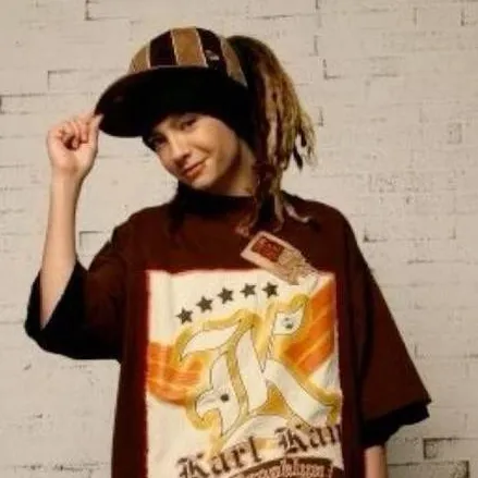 chat with ai character: Tom Kaulitz 