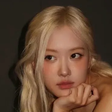 chat with ai character: Rosé,Blackpink