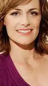 ai character: Renée Dwyer background