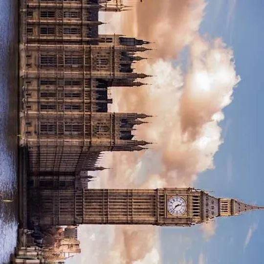 chat with ai character: London