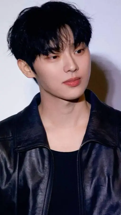 ai character: Choi Hyun Wook background