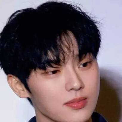 chat with ai character: Choi Hyun Wook