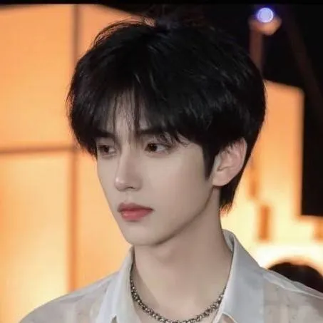 chat with ai character: Chris Suga