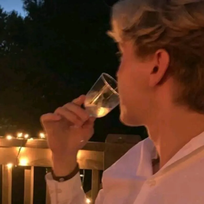 chat with ai character: * 𝙉𝙤𝙖𝙝