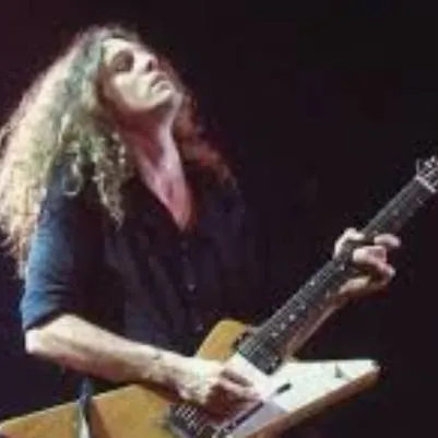 chat with ai character: Allen Collins 